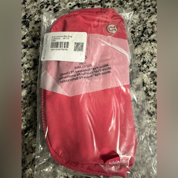 NWT Everywhere Belt Bag 1L - Picture 7 of 7